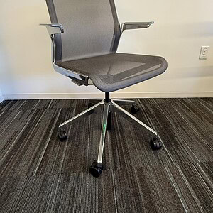 Modern Mesh Office Chair for Comfort and Style.