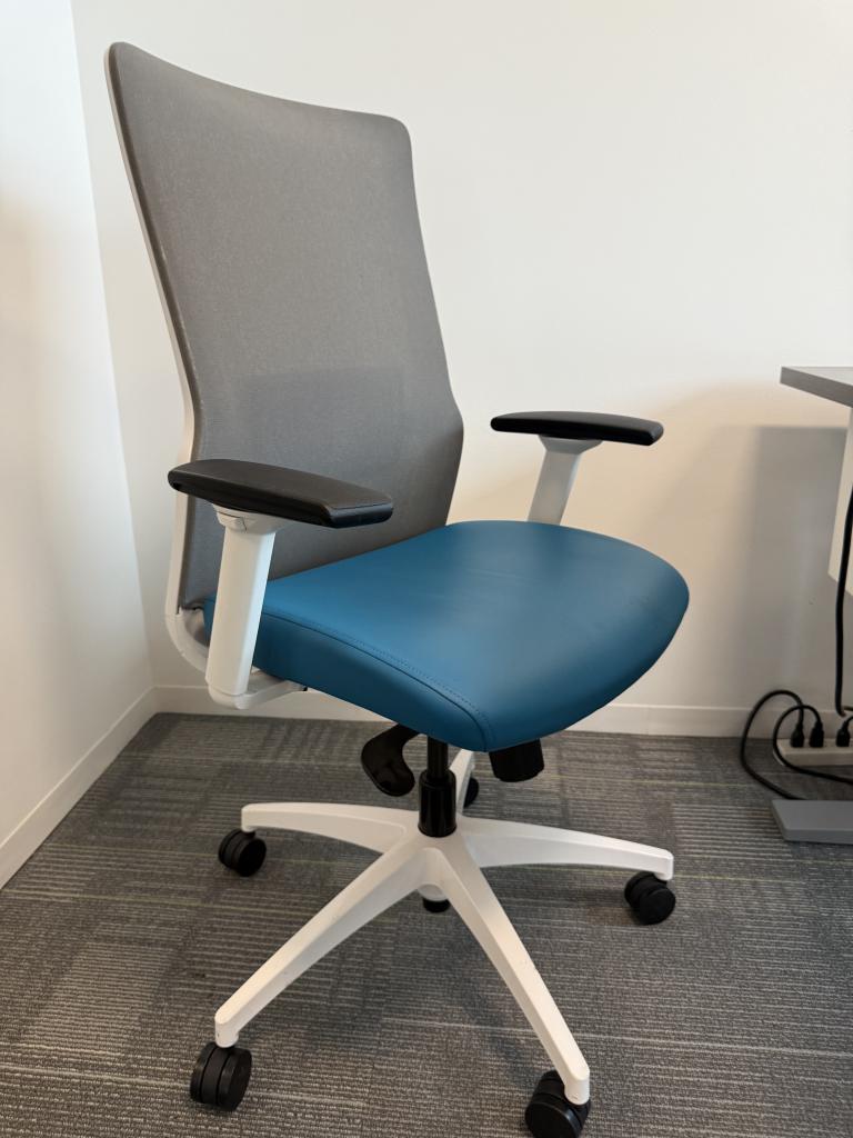 Sit On It Novo Blue Vinyl Seat & Mesh Back