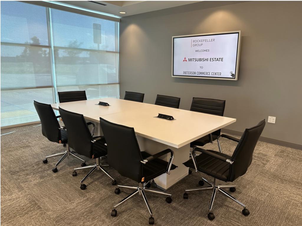 Tuxedo White Like New 8-12ft Powered Table