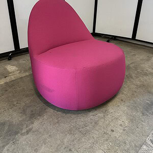 Fusia lounge chair with handle, modern and stylish seating for contemporary spaces.
