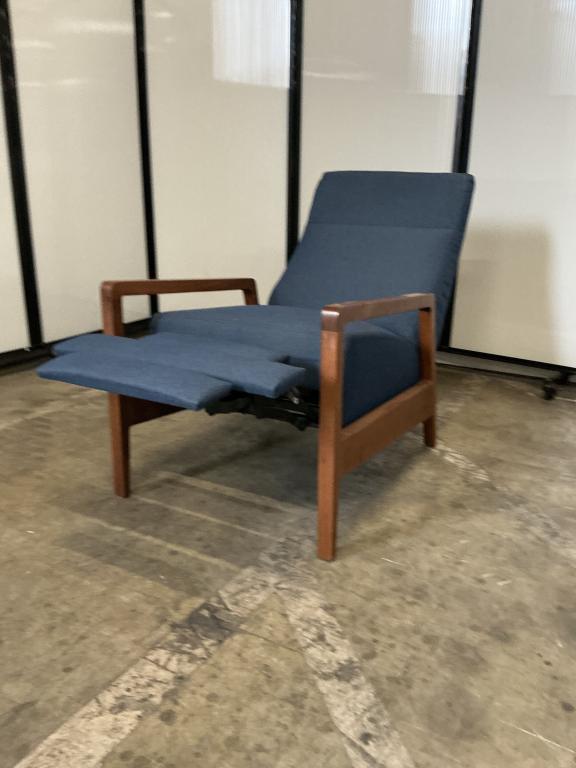 Motion Blue With Veneer Lounge Recliner