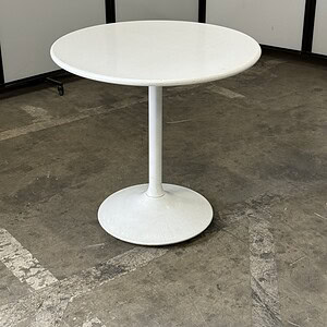 White metal outdoor round table for patio or garden use. Durable and stylish, perfect for outdoor di.