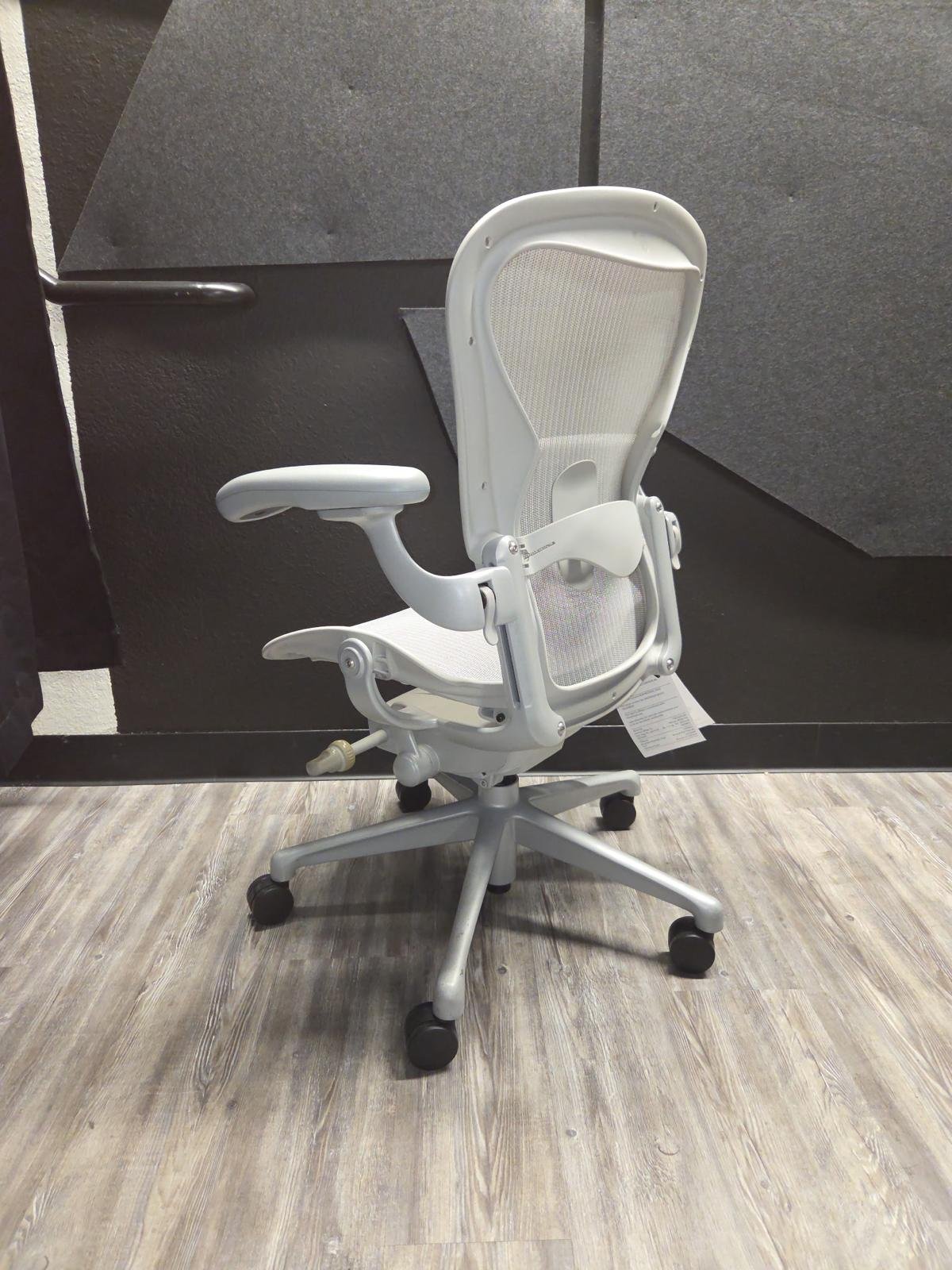 Herman Miller Aeron Remastered Size B White