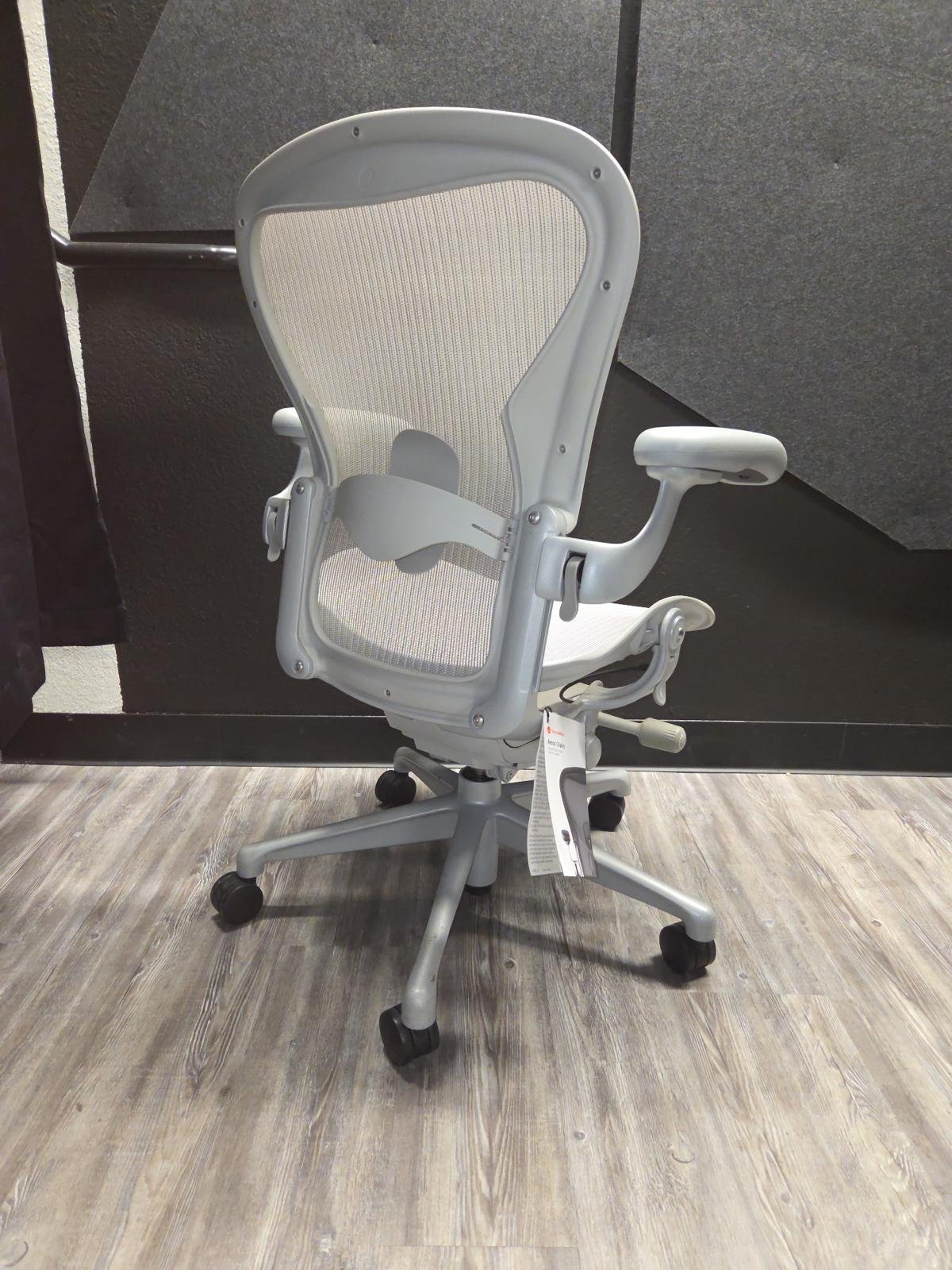 Herman Miller Aeron Remastered Size B White