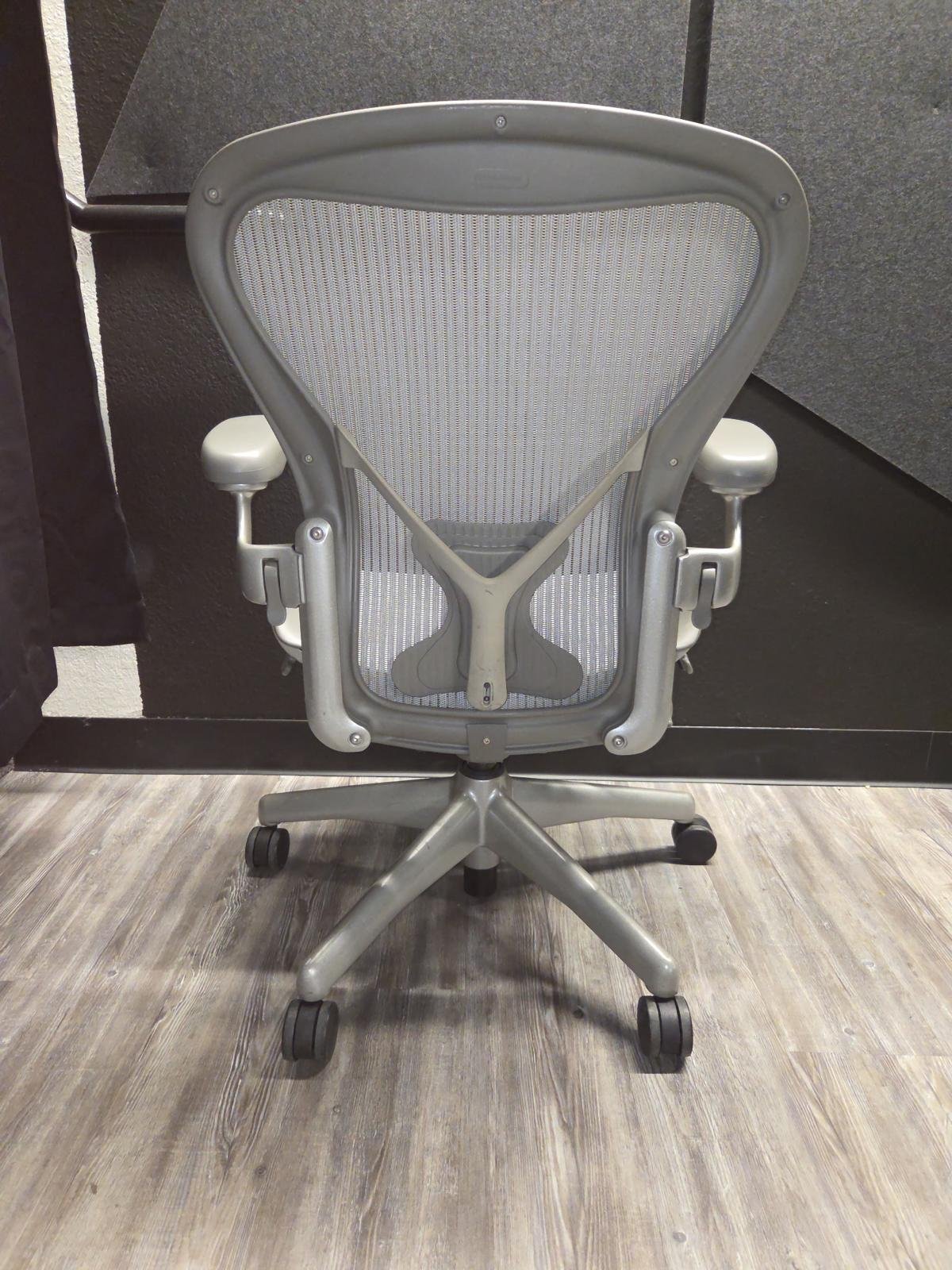 Herman Miller Remastered Aeron B Silver