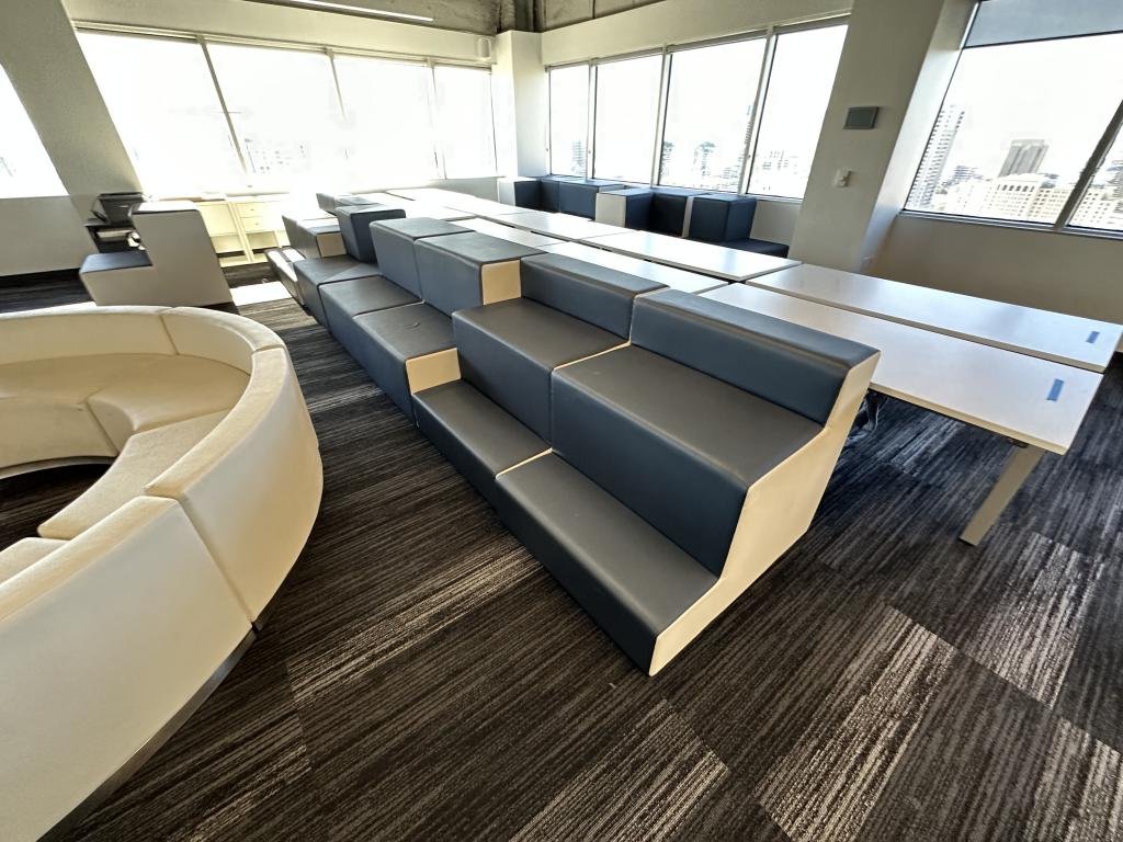 Gunlocke Leather Modular Seating 12 pieces