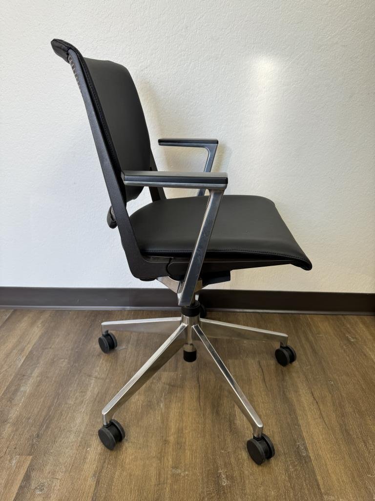 Haworth Very Designer Chair Black Leather
