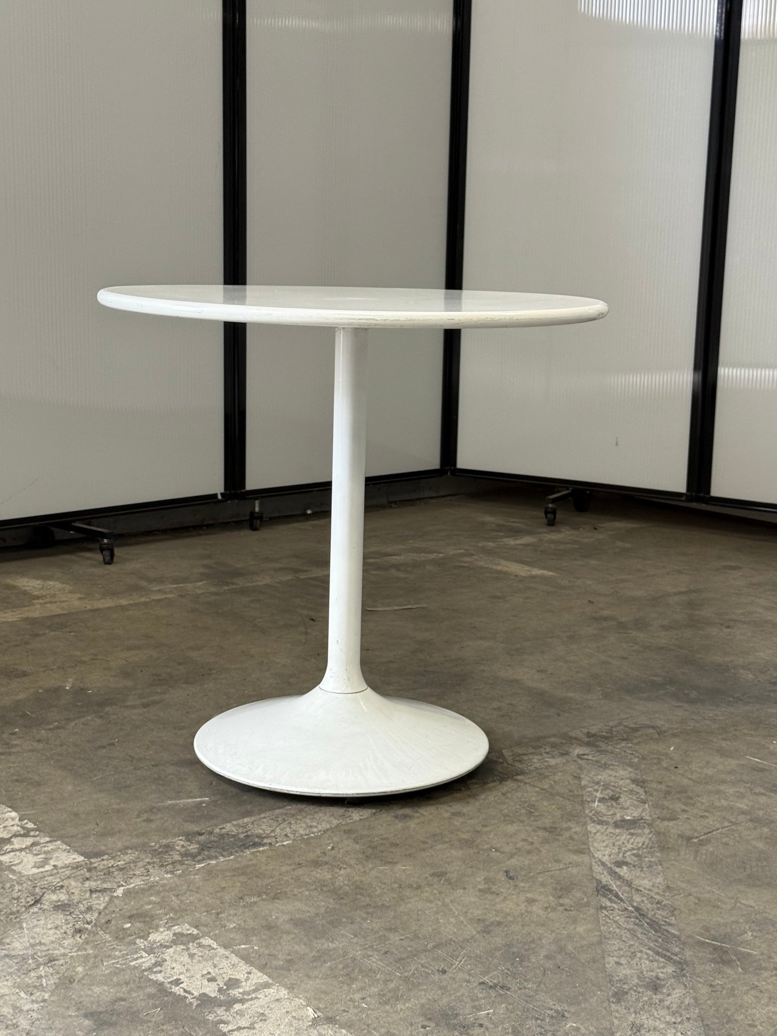WCI white metal outdoor table 30" round