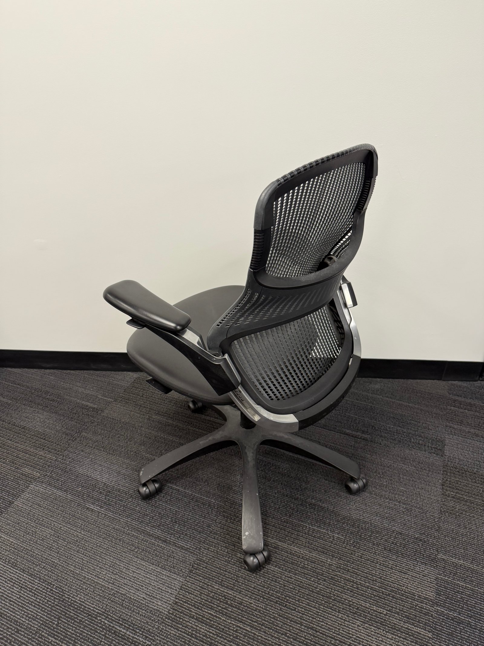 Knoll ReGeneration chair Black & Chrome Loaded