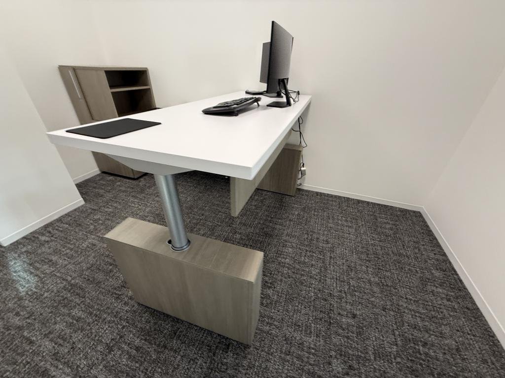 Knoll NeoCon Height Adjust Executive L Desk