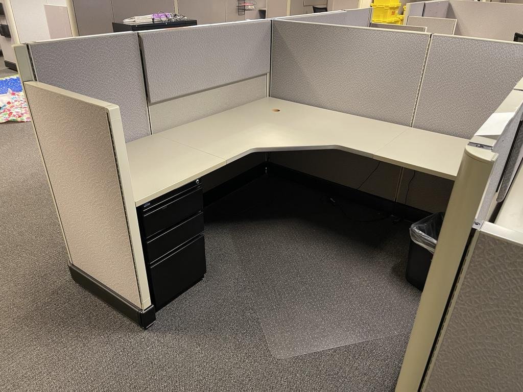 Momentum Herman Miller A02 6'x6'x53"/47"