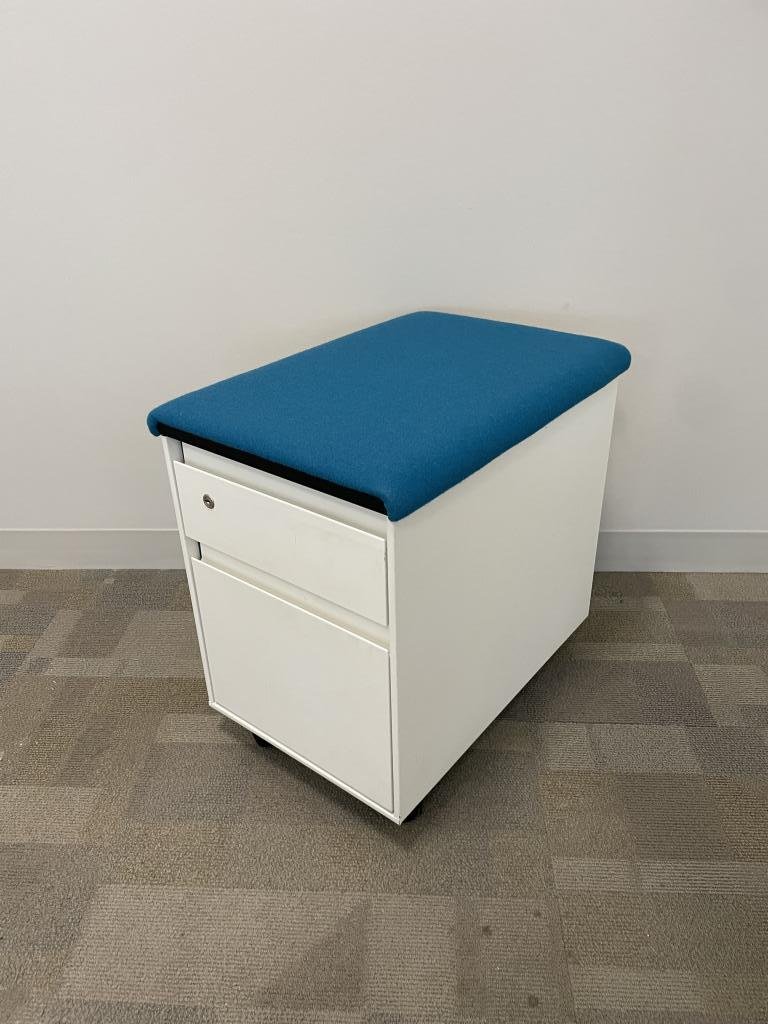 Steelcase Office 72x30 with HAT 46x29 return