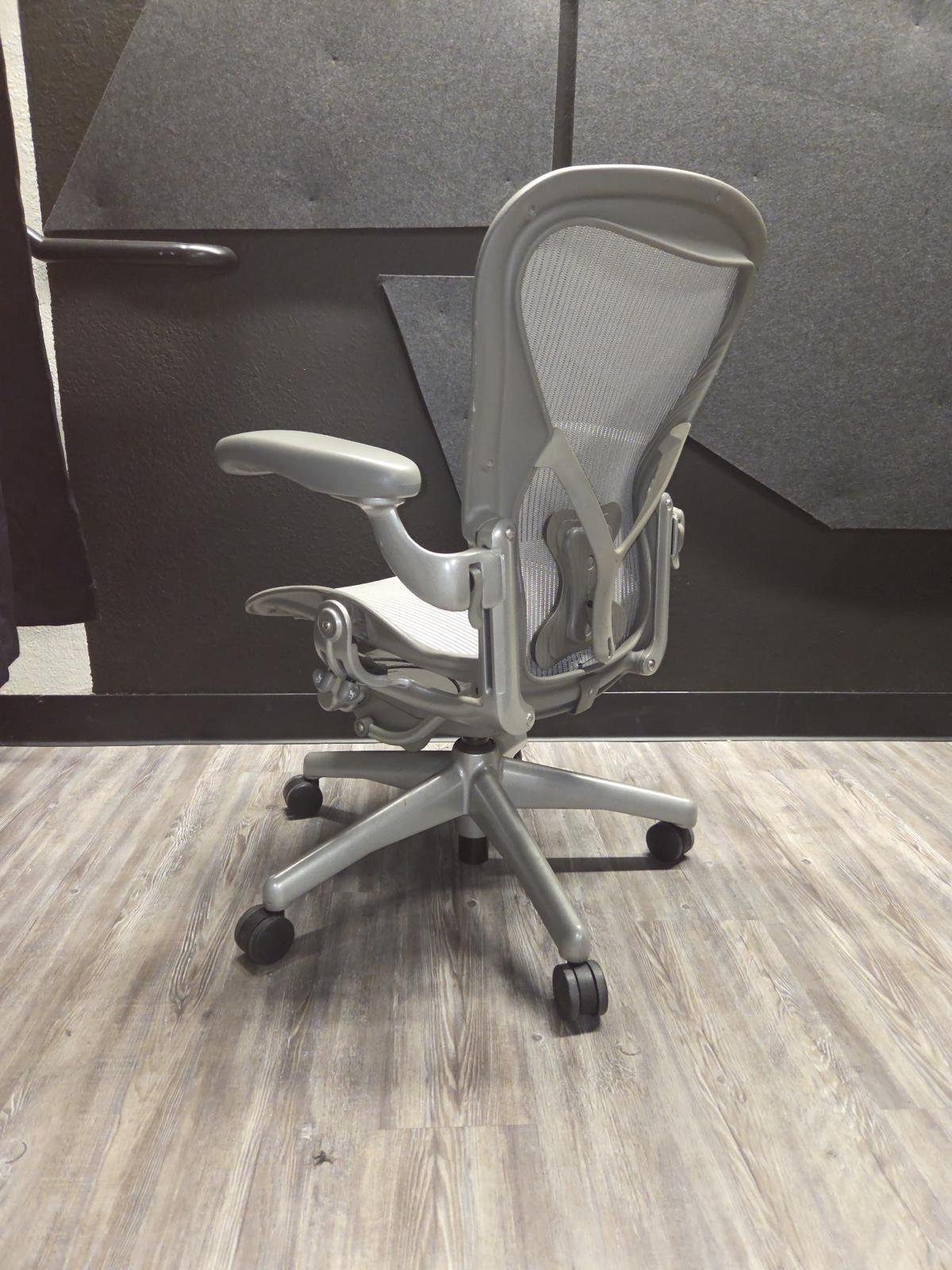 Herman Miller Remastered Aeron B Silver