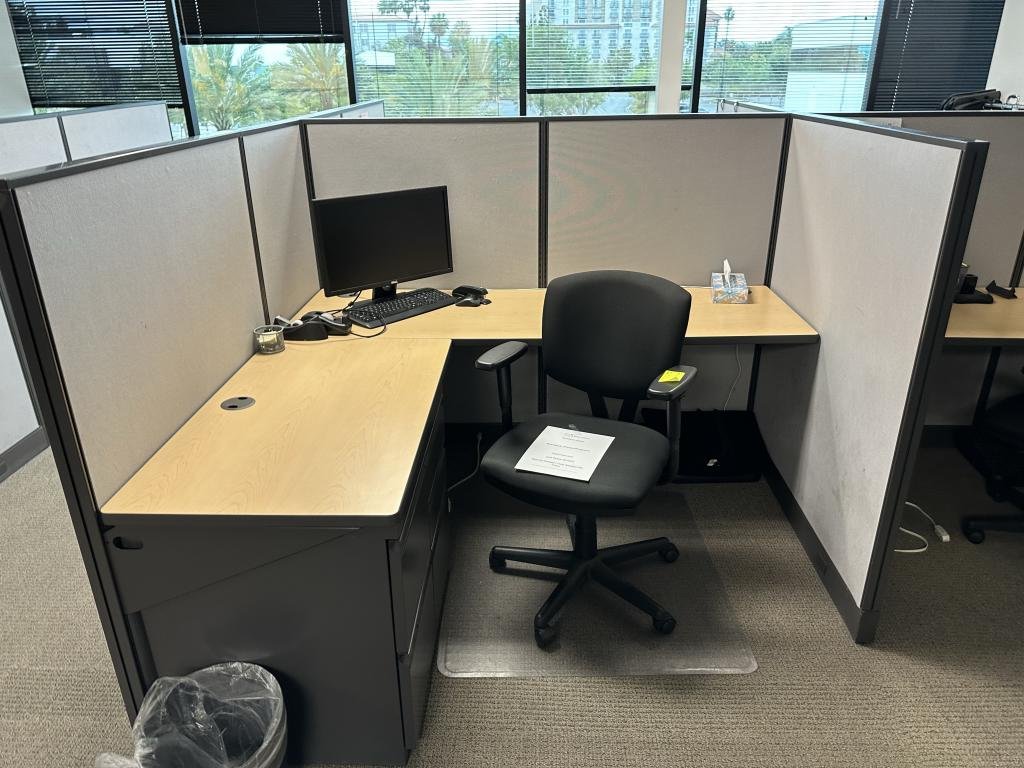 Hon Initiate 6x6x53 Grey panel maple surface