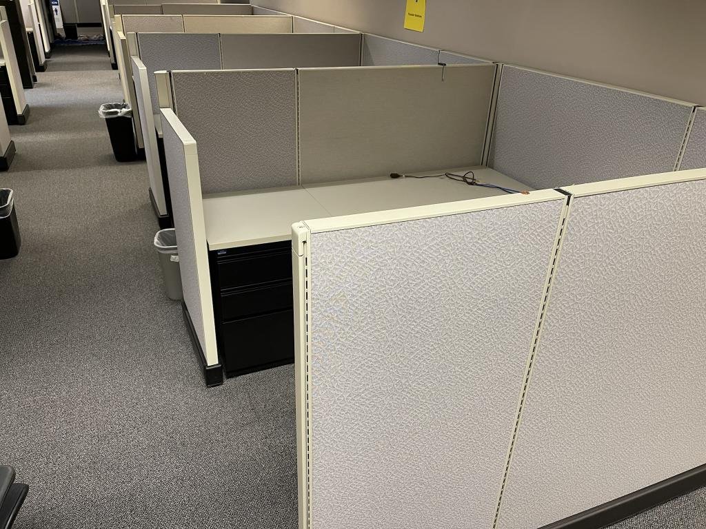 Momentum Herman Miller A02 6'x6'x53"/47"