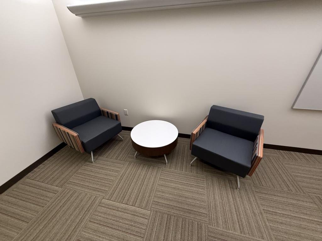 Kimball round table 30inW x 30inT