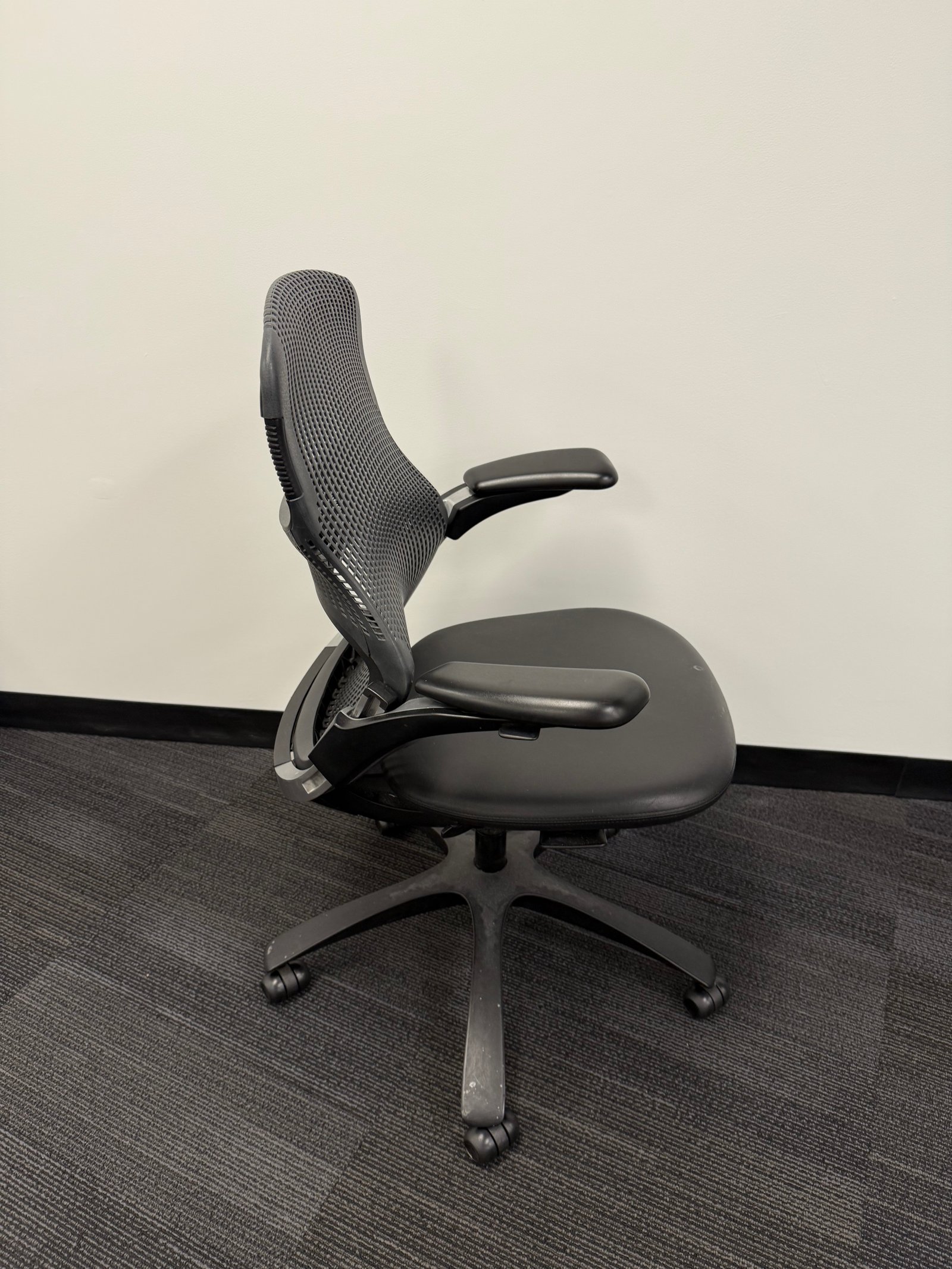 Knoll ReGeneration chair Black & Chrome Loaded