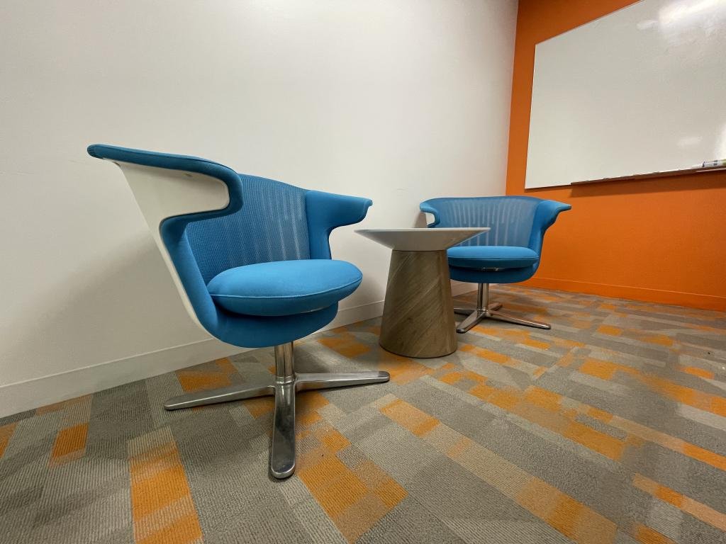 Steelcase Campfire 24 inch Glass Round Table