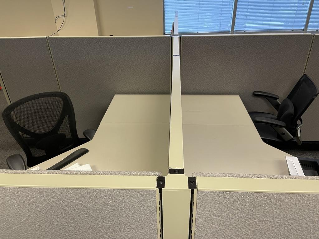 Momentum Herman Miller A02 6'x6'x53"/47"