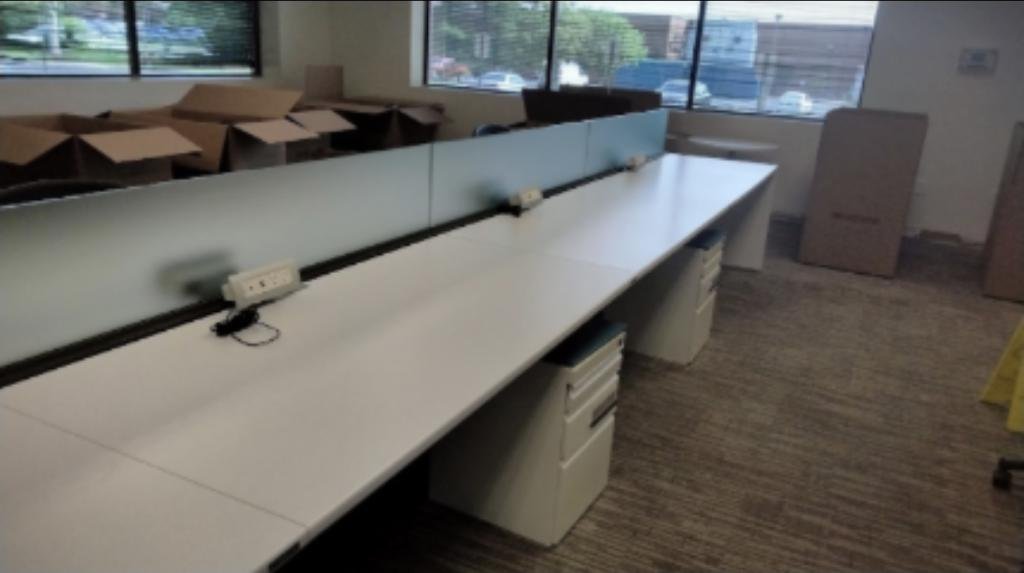 Knoll 60x30in powered benching stations