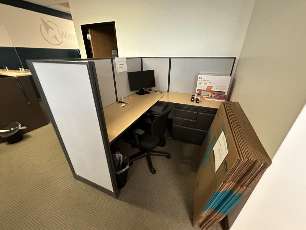Hon Initiate 6x6x53 Grey panel maple surface