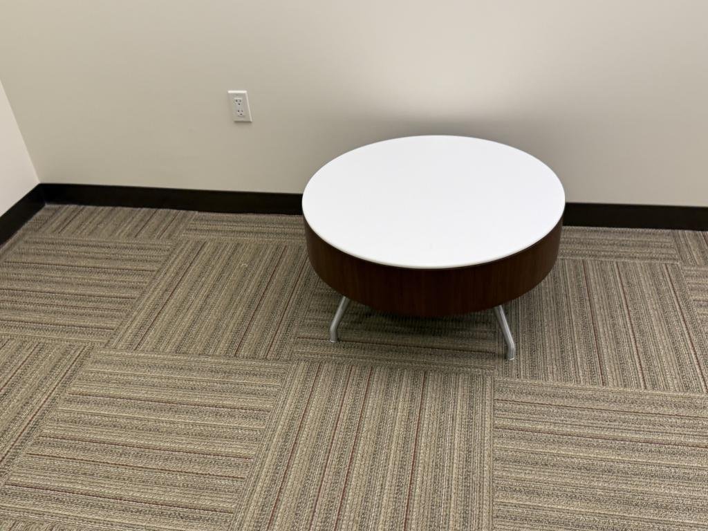 Kimball round table 30inW x 30inT