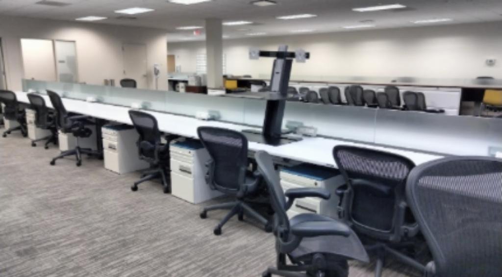 Knoll 60x30in powered benching stations