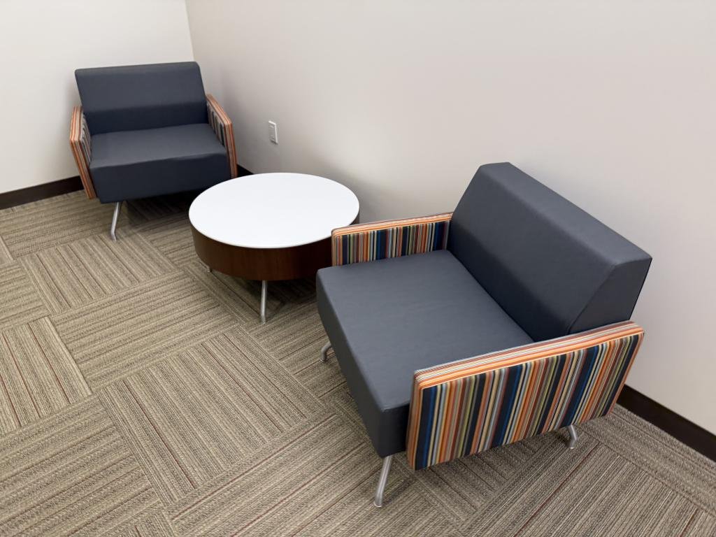 Kimball round table 30inW x 30inT