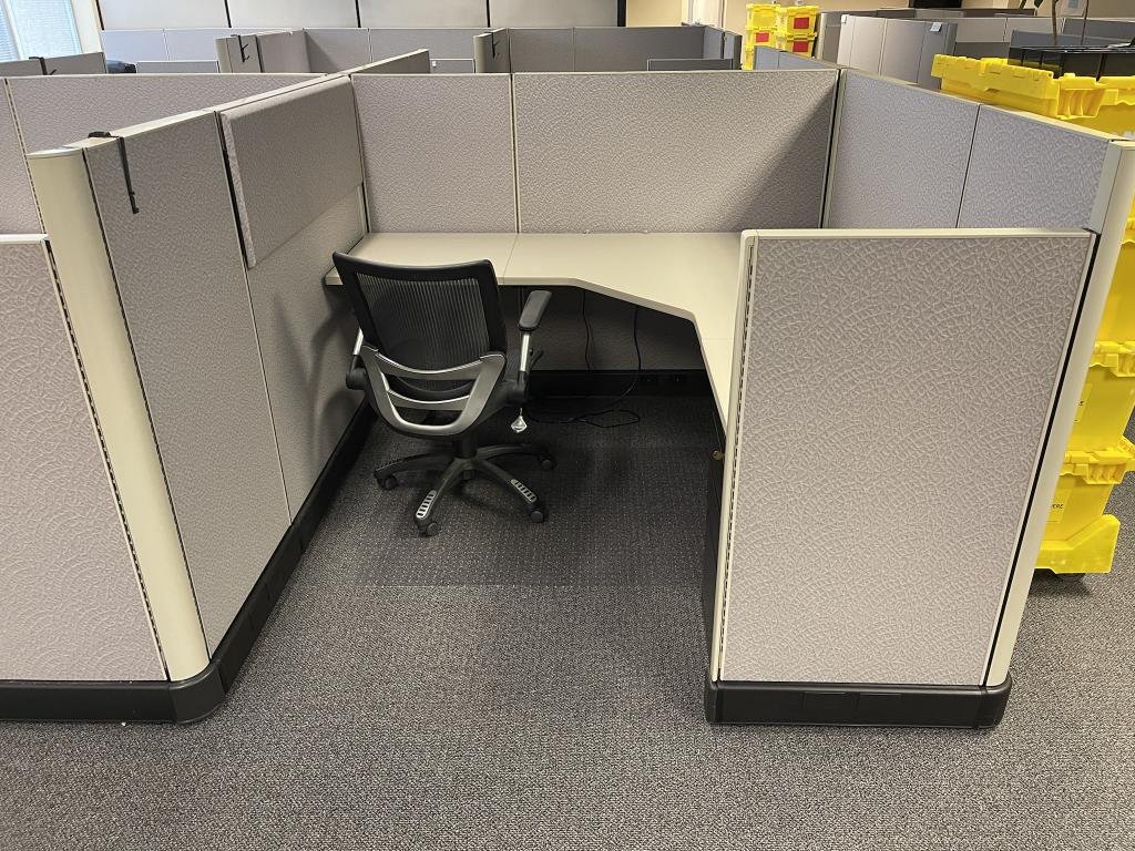 Momentum Herman Miller A02 6'x6'x53"/47"