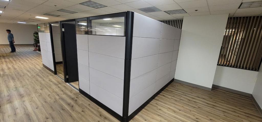Ethospace 10x10 quarter glass 86in tall