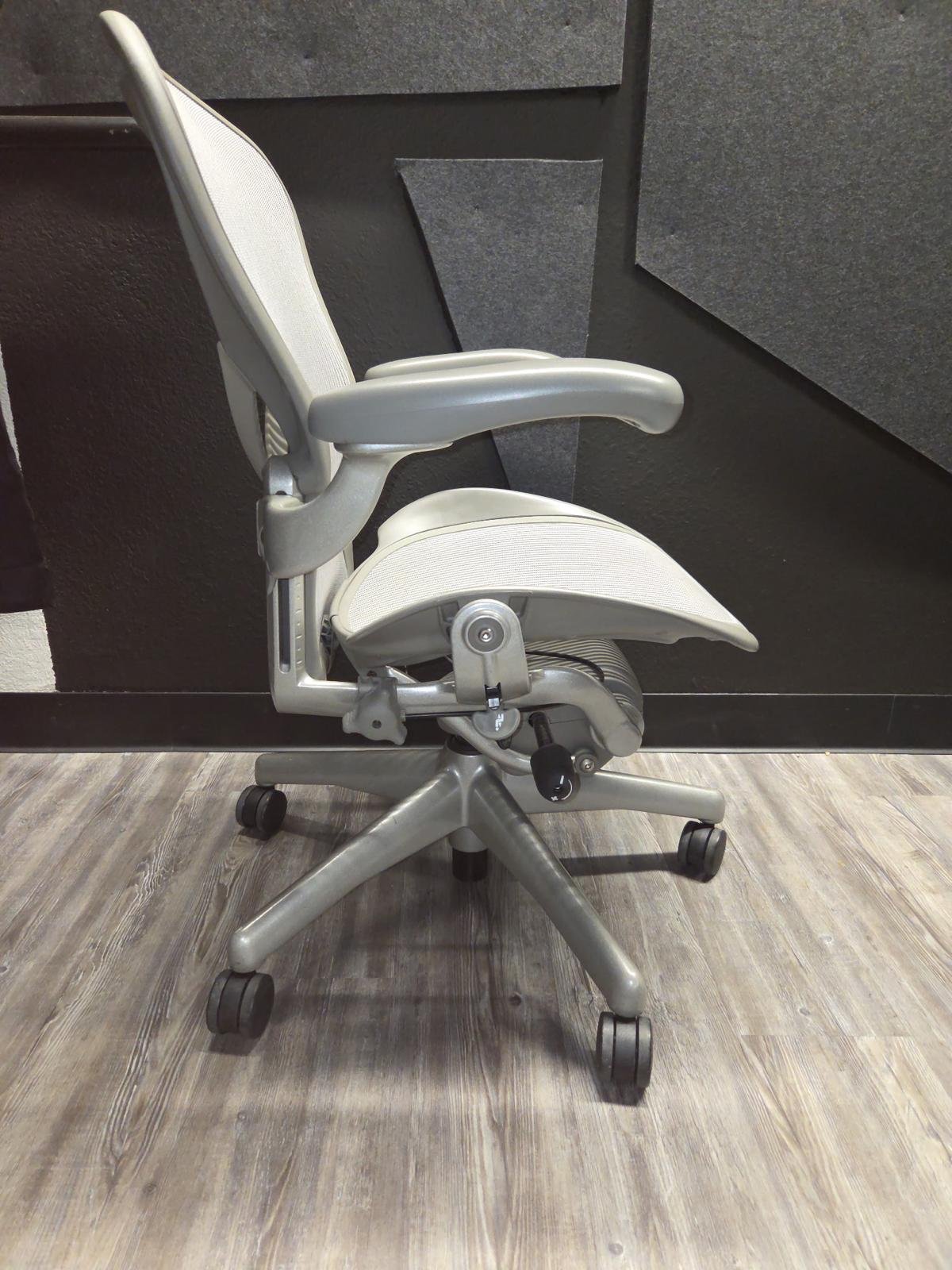Herman Miller Remastered Aeron B Silver