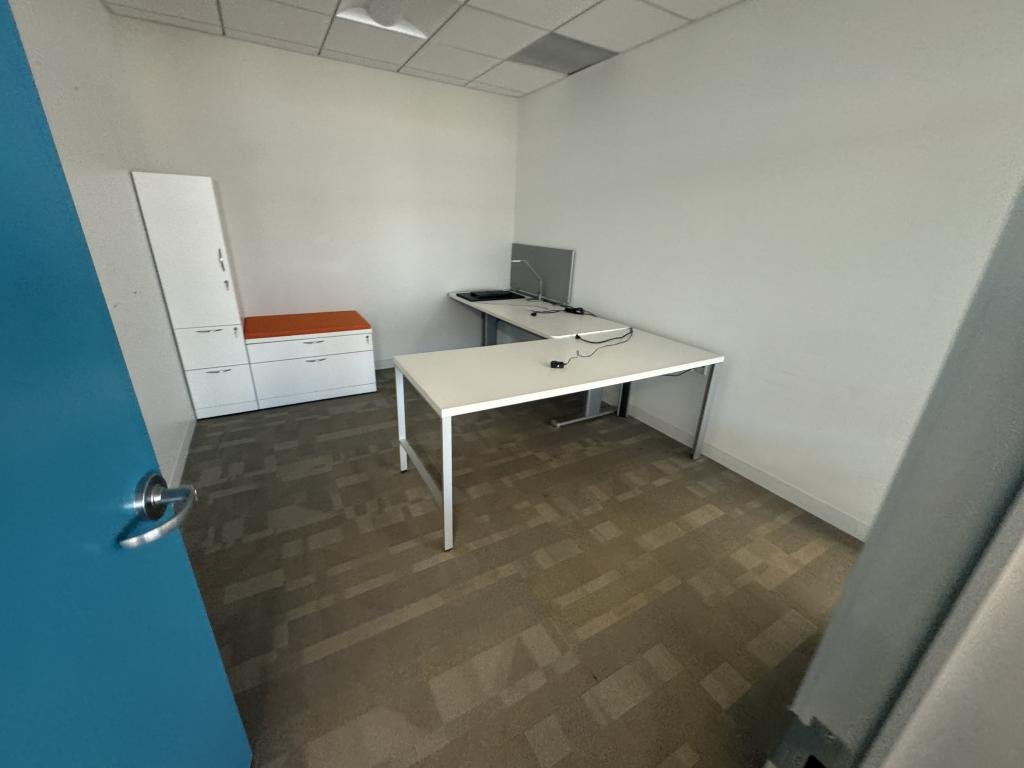 Steelcase Office 72x30 with HAT 46x29 return