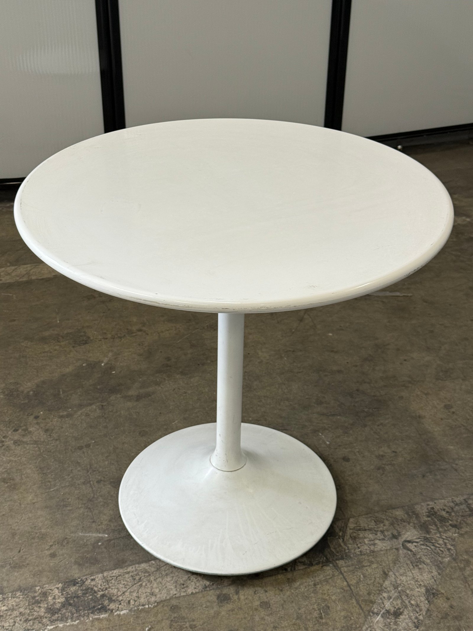 WCI white metal outdoor table 30" round