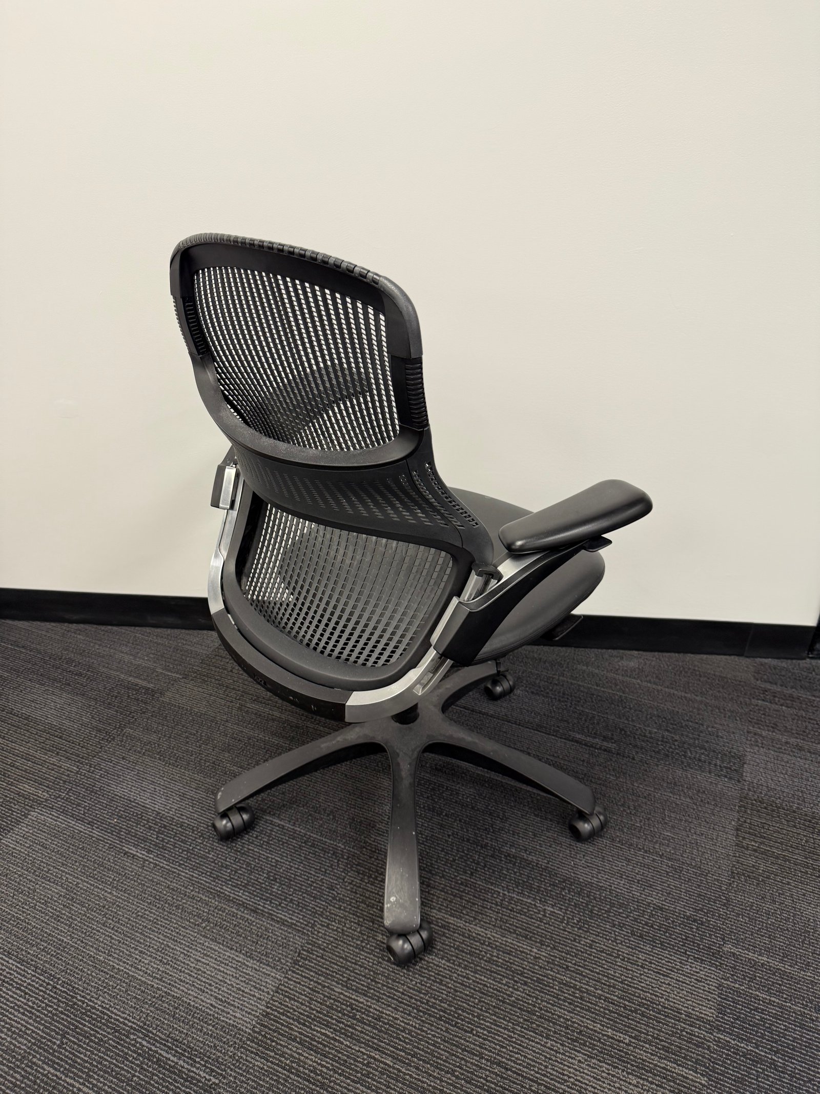 Knoll ReGeneration chair Black & Chrome Loaded
