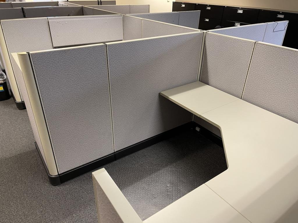 Momentum Herman Miller A02 6'x6'x53"/47"