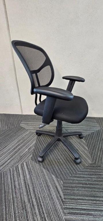 Boss basic black mesh back chair