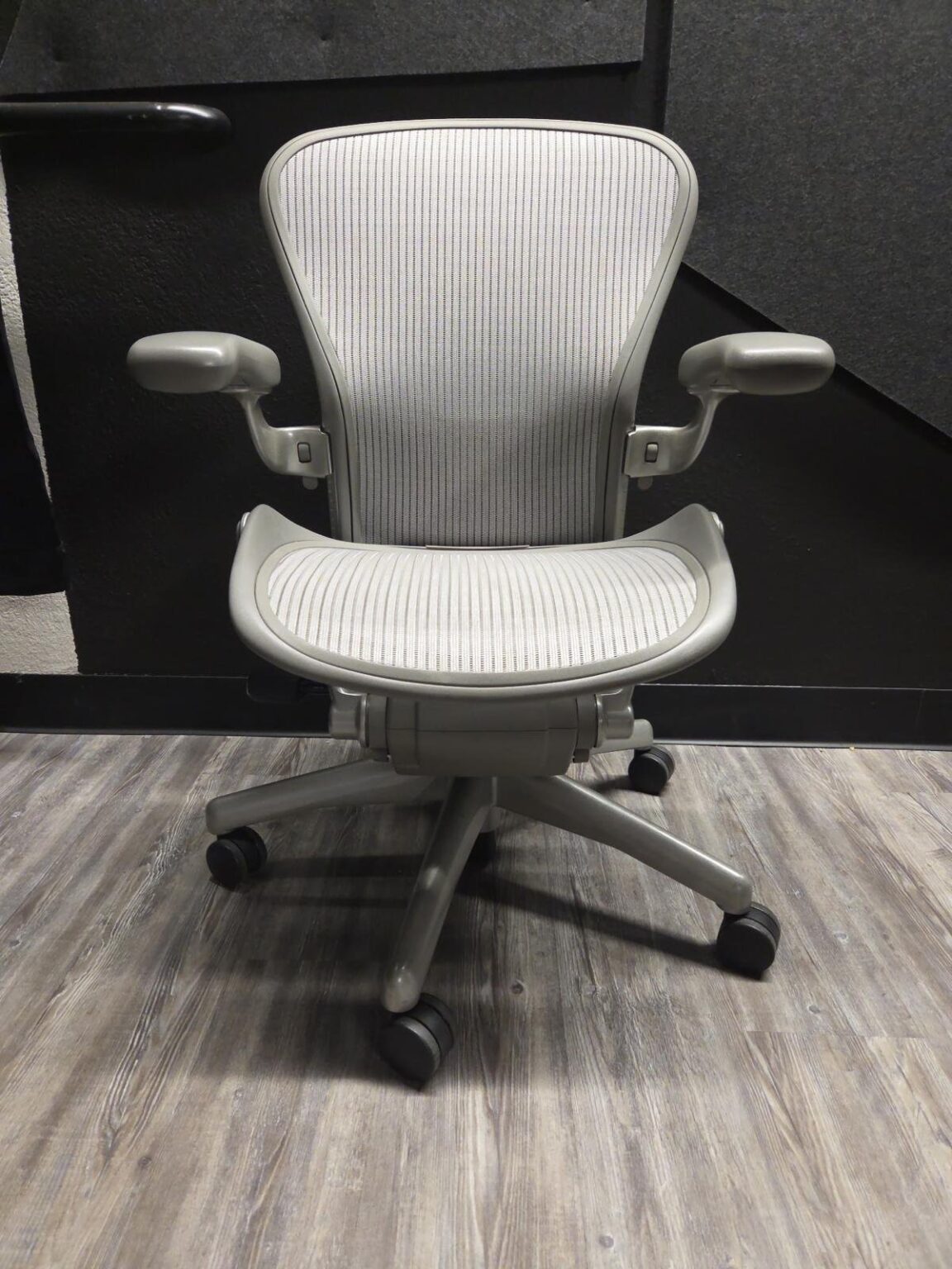 Herman Miller Remastered Aeron B Silver