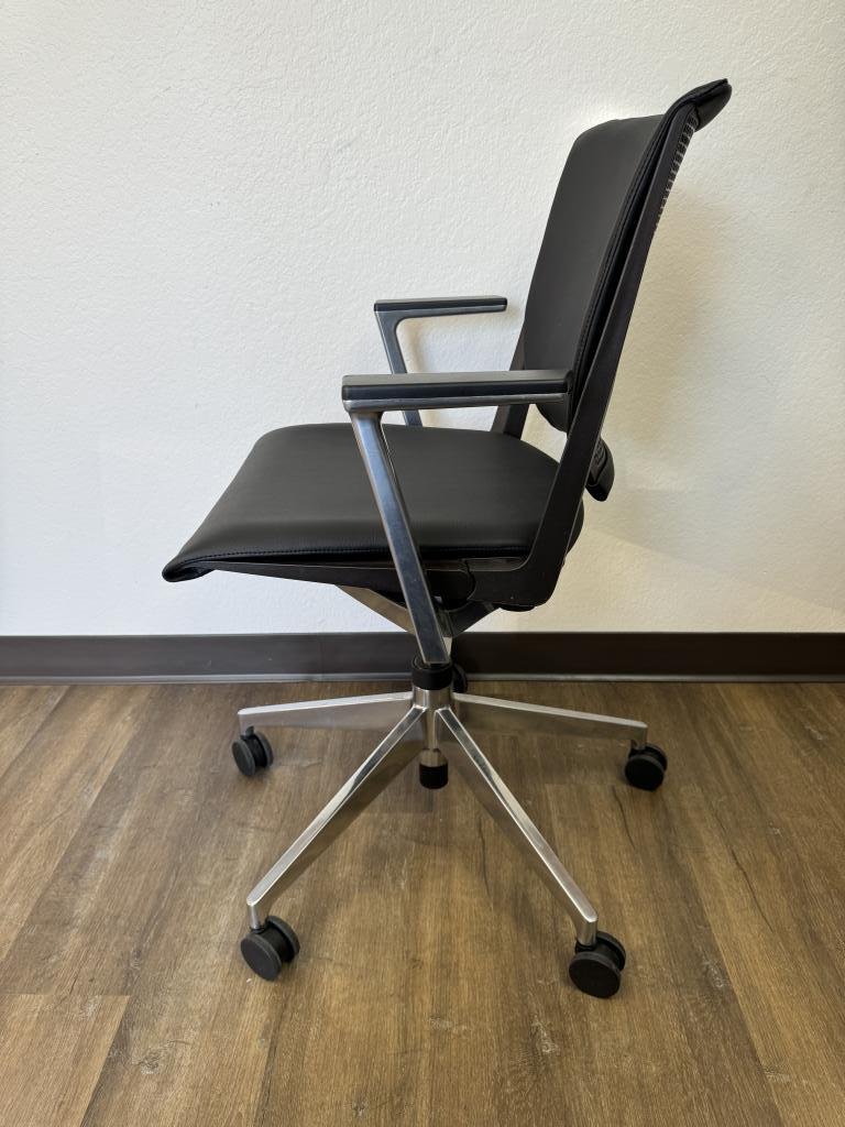 Haworth Very Designer Chair Black Leather