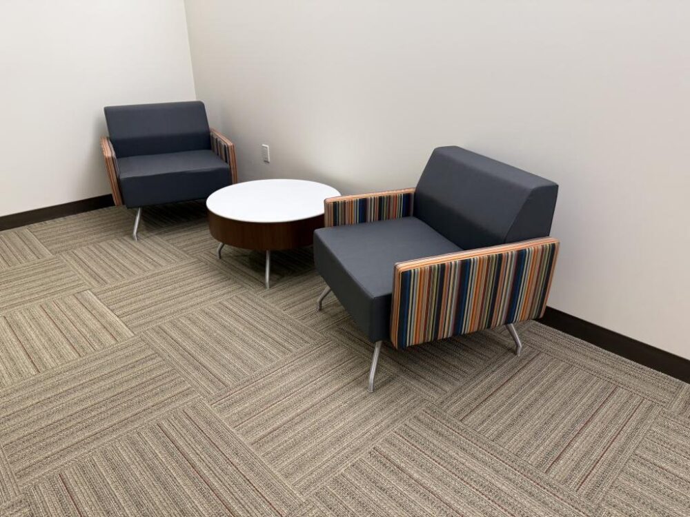 Kimball round table 30inW x 30inT