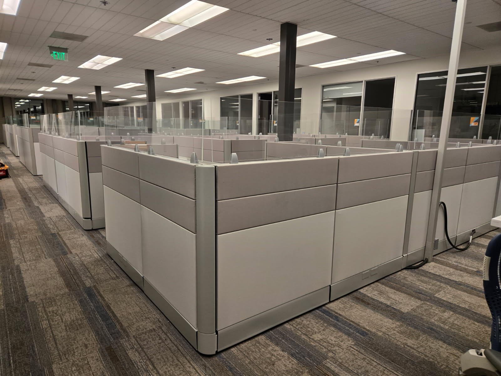 Ethospace Frameless Glass Ivory & Light Silver with Sandstone Trim & HAT table