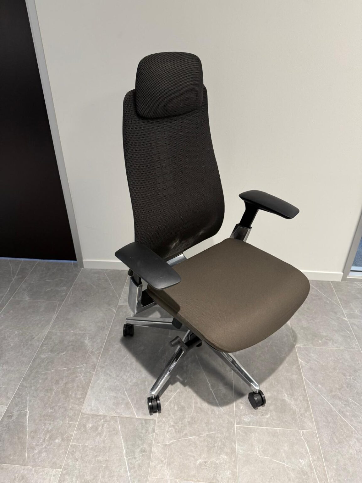 Haworth Fern Executive Ergonomic Chair with Headrest